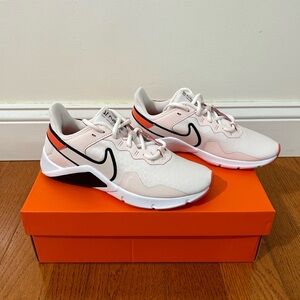 Nike Legend Essential 2